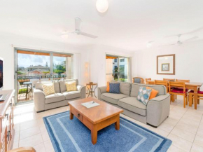 Breakers Block 3 - Unit 2 - Pool in complex - across the road from the beach, Yamba